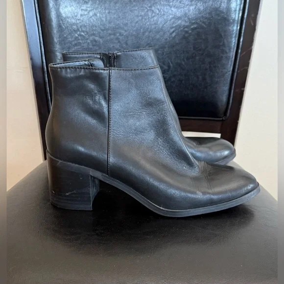 Vince Camuto Gaviren Booties - Picture 12 of 12